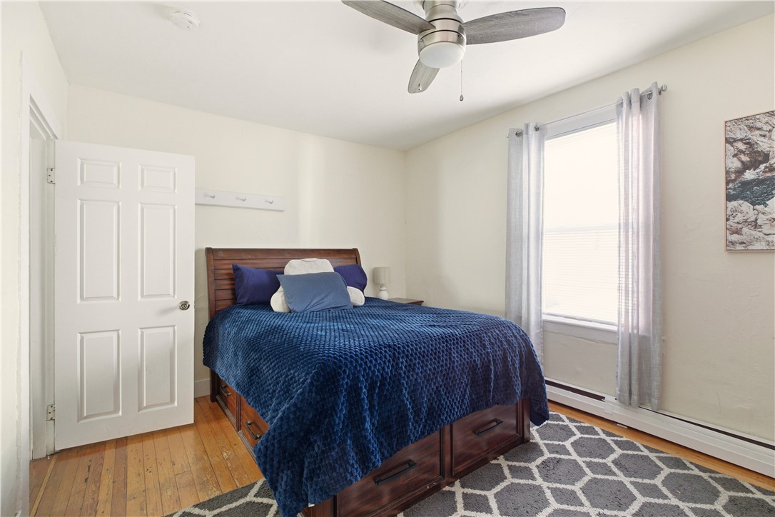 Newport, Rhode Island 02840, United States, 3 Bedrooms Bedrooms, ,2 BathroomsBathrooms,Residential,Active,240664