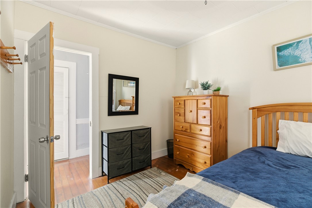 Newport, Rhode Island 02840, United States, 3 Bedrooms Bedrooms, ,2 BathroomsBathrooms,Residential,Active,240664