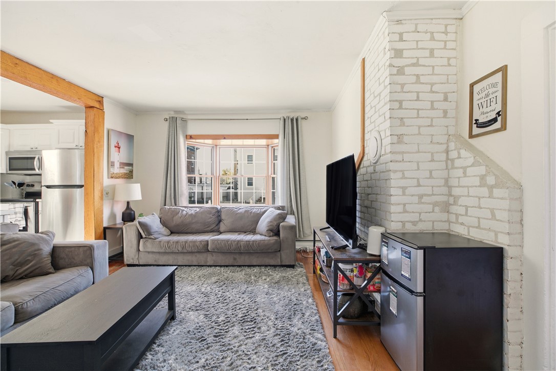 Newport, Rhode Island 02840, United States, 3 Bedrooms Bedrooms, ,2 BathroomsBathrooms,Residential,Active,240664