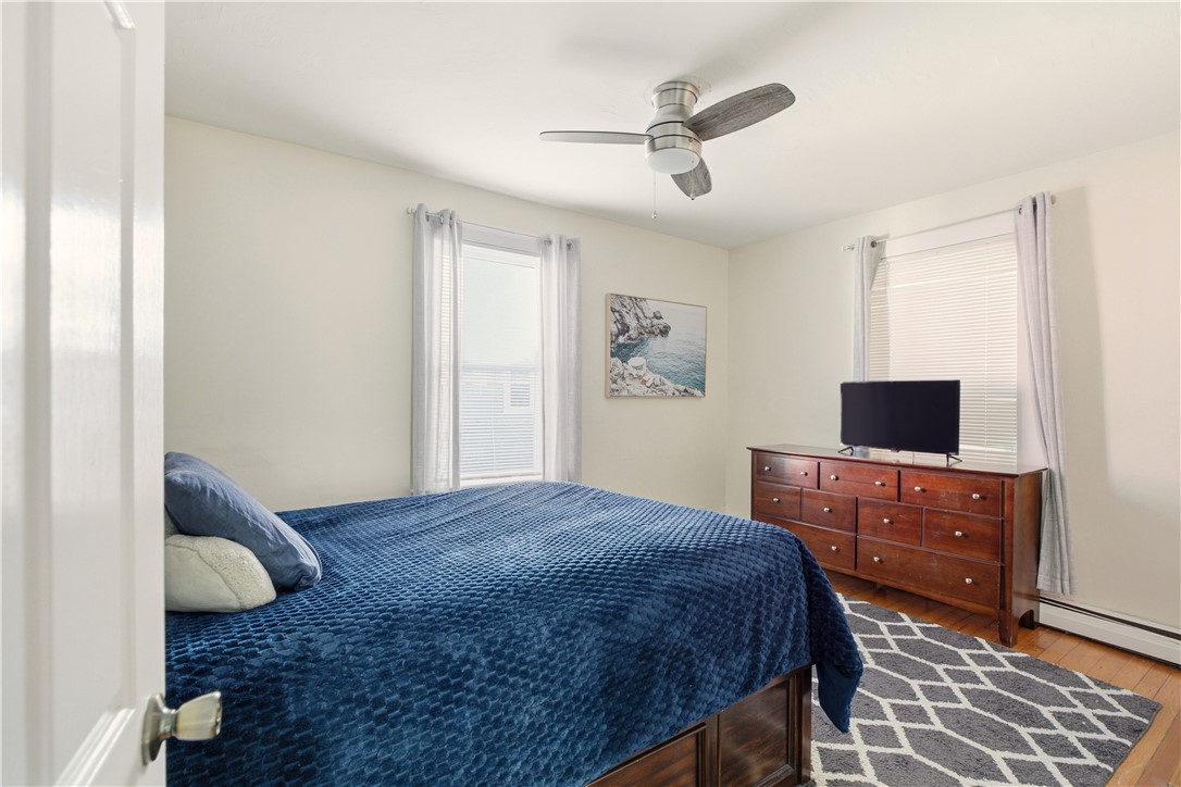 Newport, Rhode Island 02840, United States, 3 Bedrooms Bedrooms, ,2 BathroomsBathrooms,Residential,Active,240664