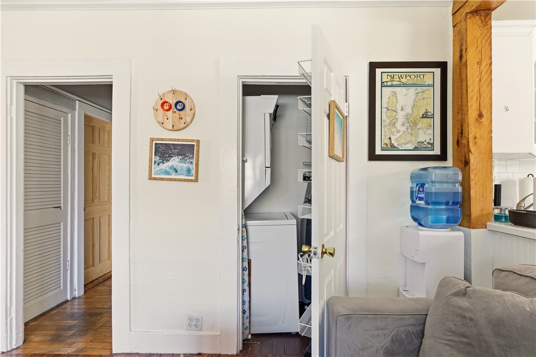 Newport, Rhode Island 02840, United States, 3 Bedrooms Bedrooms, ,2 BathroomsBathrooms,Residential,Active,240664