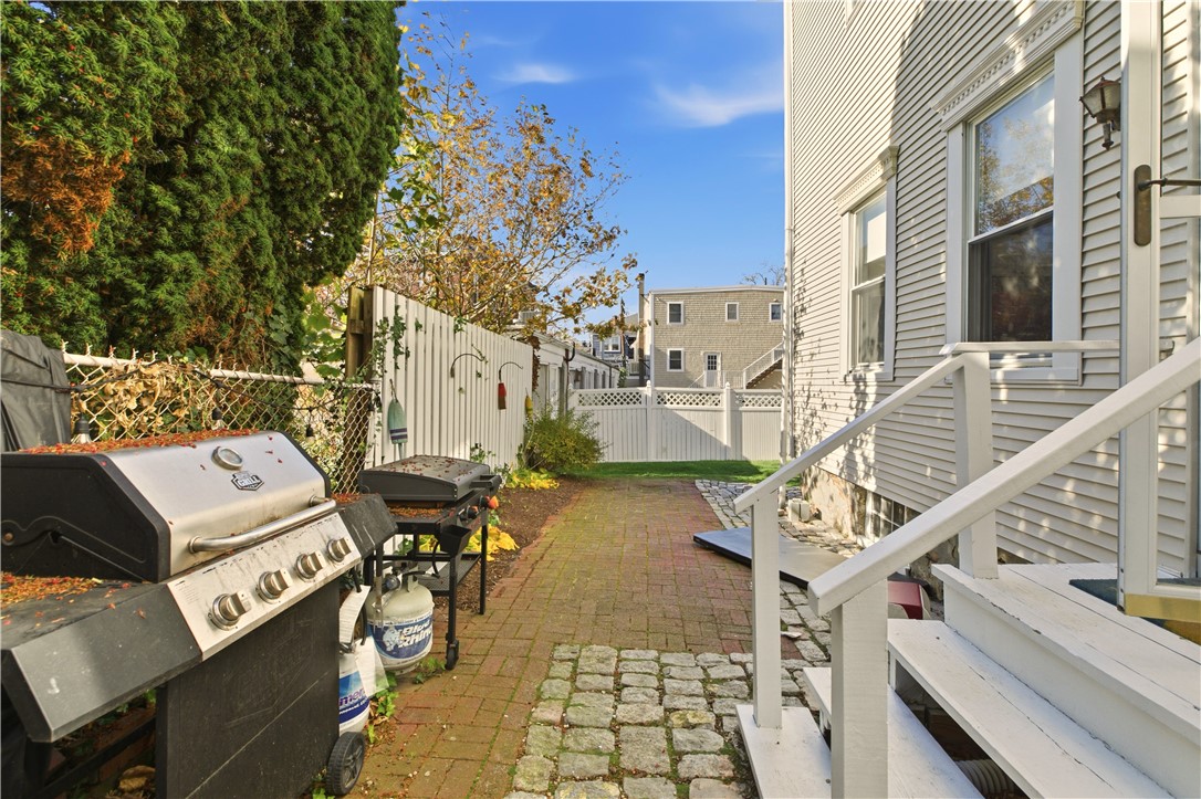 Newport, Rhode Island 02840, United States, 3 Bedrooms Bedrooms, ,2 BathroomsBathrooms,Residential,Active,240664