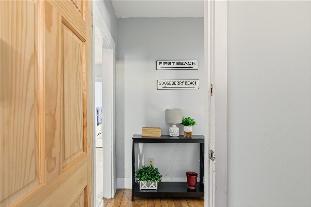 Newport, Rhode Island 02840, United States, 3 Bedrooms Bedrooms, ,2 BathroomsBathrooms,Residential,Active,240664