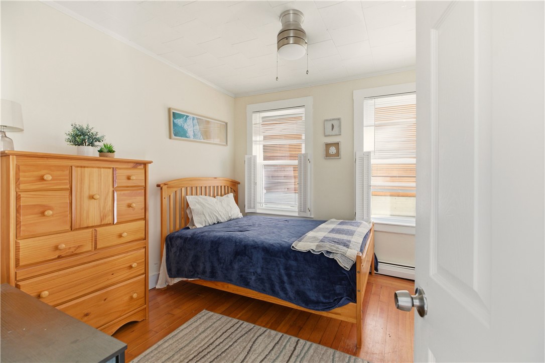 Newport, Rhode Island 02840, United States, 3 Bedrooms Bedrooms, ,2 BathroomsBathrooms,Residential,Active,240664