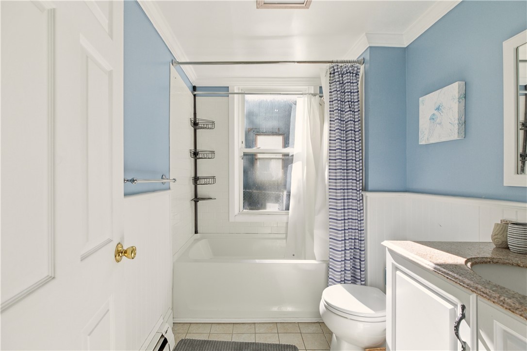 Newport, Rhode Island 02840, United States, 3 Bedrooms Bedrooms, ,2 BathroomsBathrooms,Residential,Active,240664