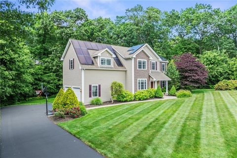 Single Family Residence in Smithfield RI 37 Crest Circle 1.jpg