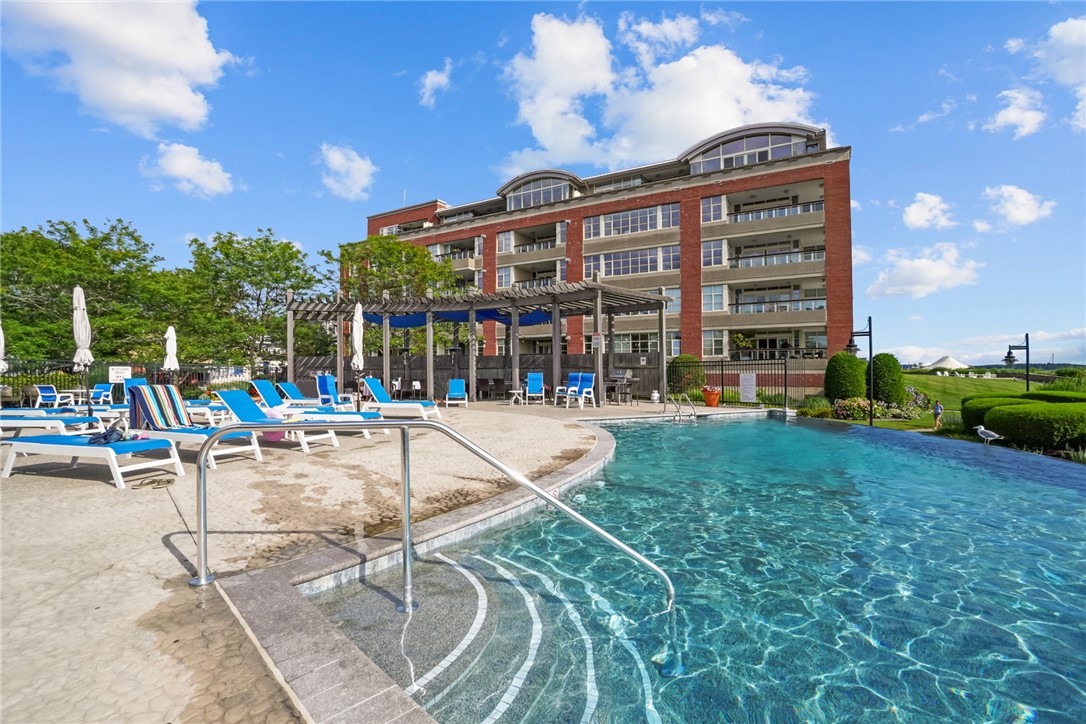 341 Thames Street 103