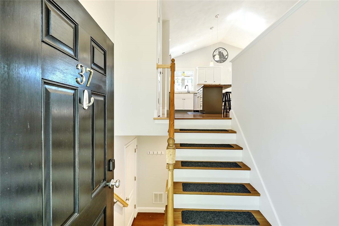 37 Lakeview Avenue