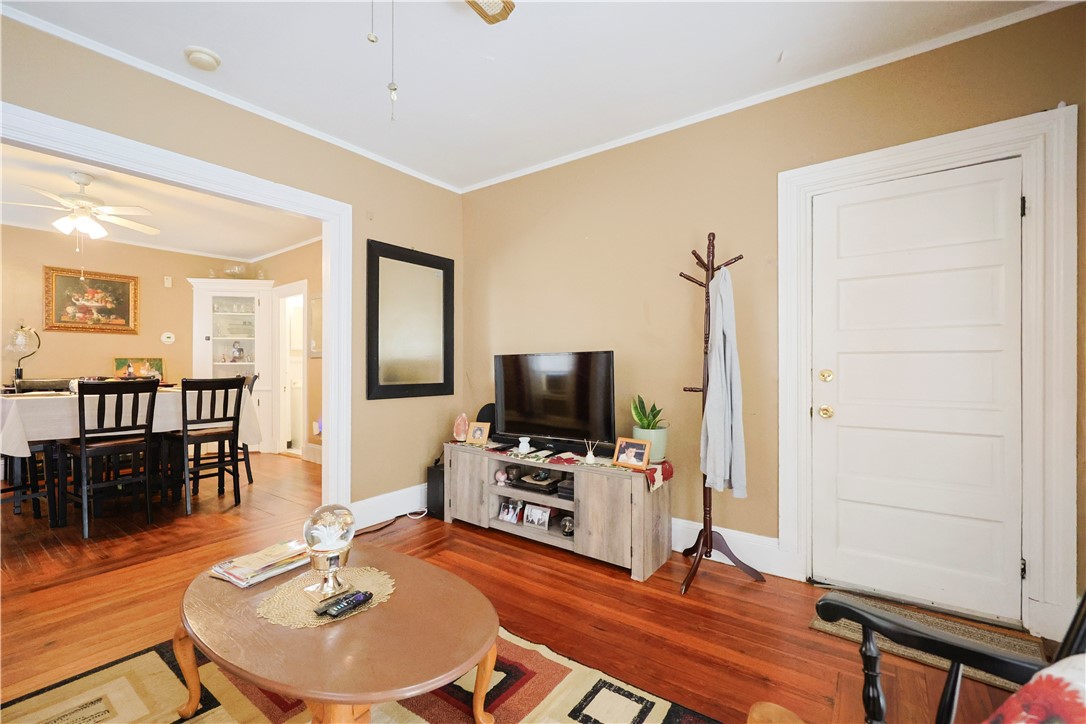 10 12 Walnut Street