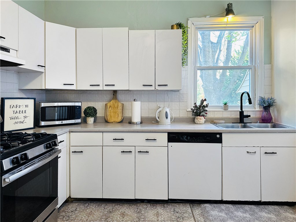 18 Adelphi Avenue 20