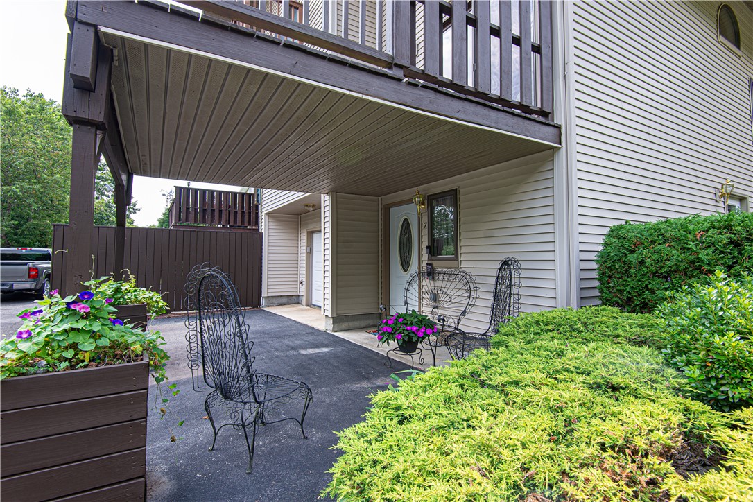 97 Farnum Pike 7