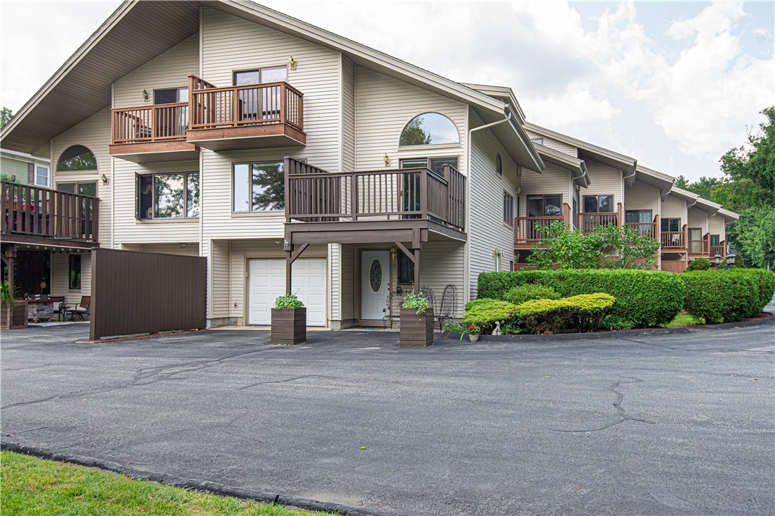 97 Farnum Pike 7