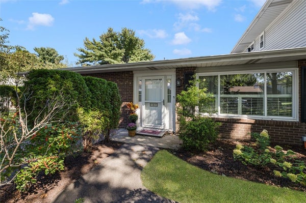 151 EDAVILLE CT, WARWICK, RI 02886 - Image 49830d0868f456e6972a0700a59d3567/3512026889