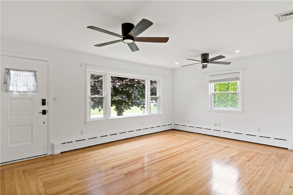 3 RUTH ST, MIDDLETOWN, RI 02842 - Image 49e8d5141a8a2d1c8a7fa816a644f6d2/167577171