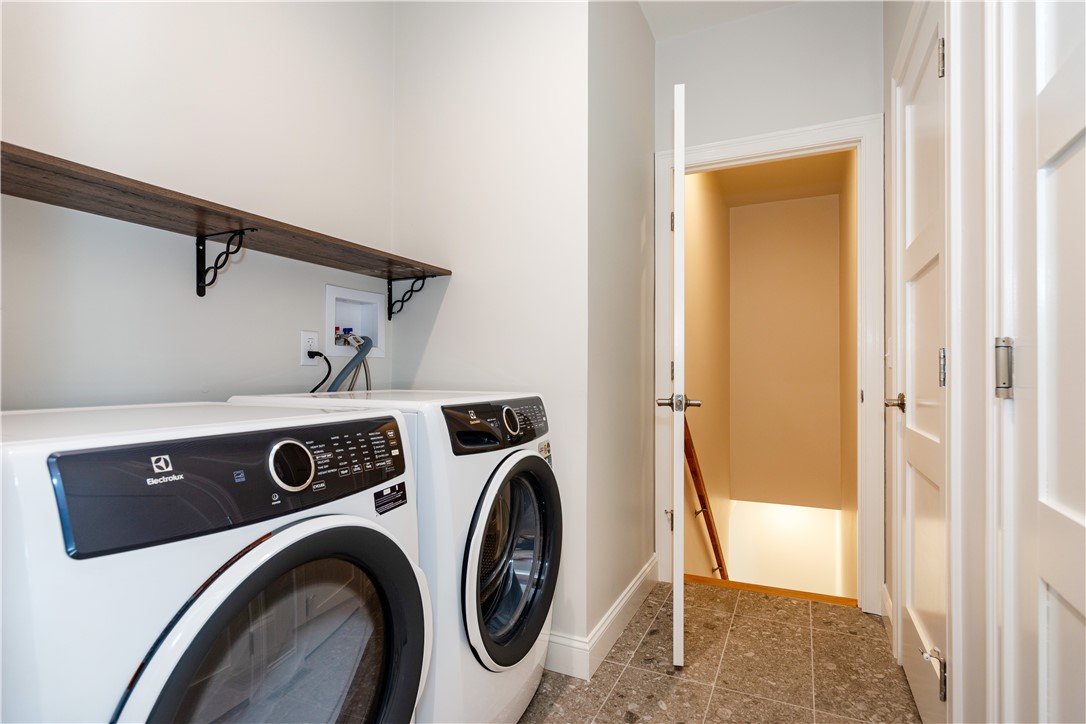 Coventry, Rhode Island 02816, United States, 3 Bedrooms Bedrooms, ,3 BathroomsBathrooms,Residential,Pending,253045