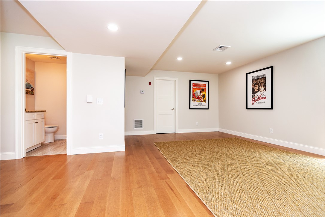 Coventry, Rhode Island 02816, United States, 3 Bedrooms Bedrooms, ,3 BathroomsBathrooms,Residential,Pending,253045