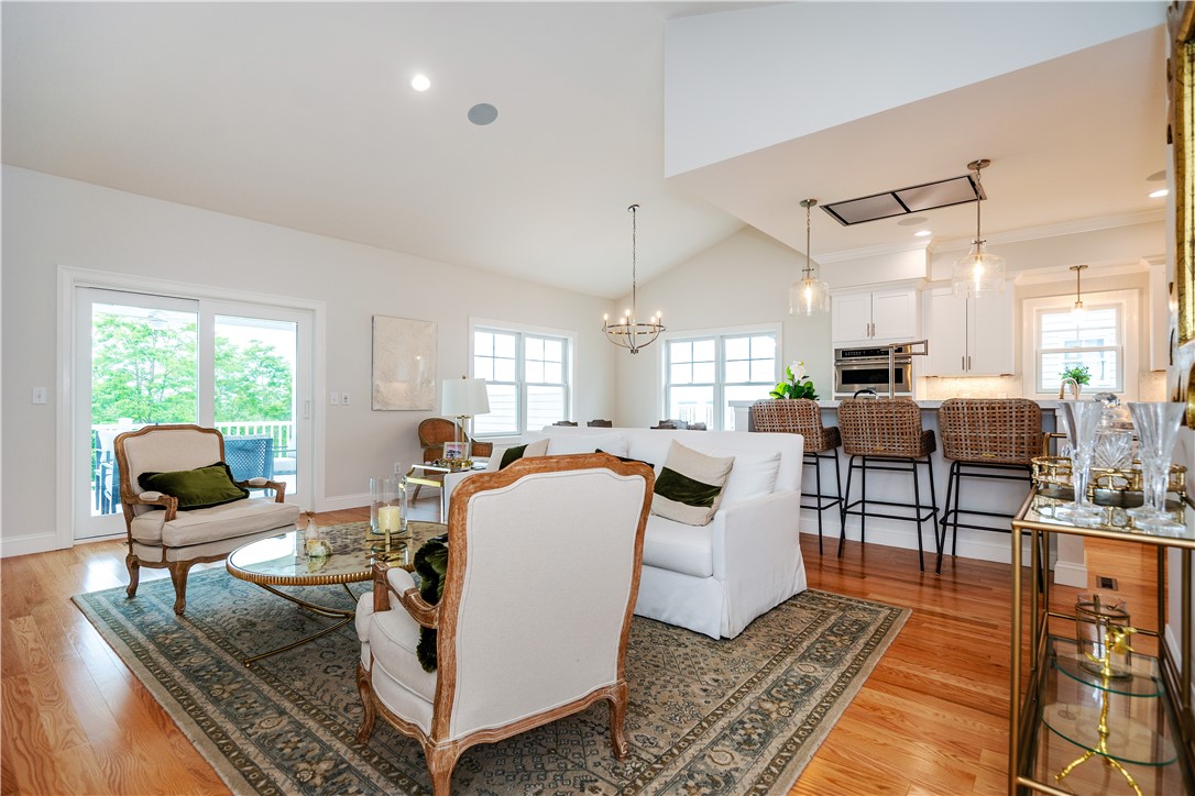 Coventry, Rhode Island 02816, United States, 3 Bedrooms Bedrooms, ,3 BathroomsBathrooms,Residential,Pending,253045