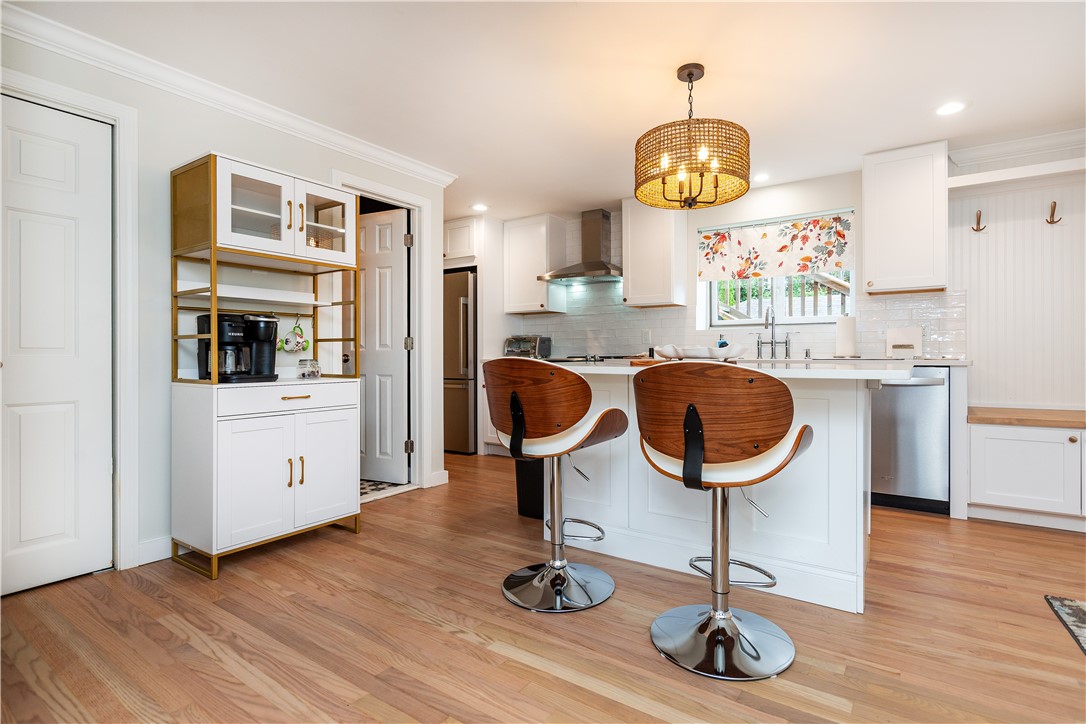 Newport, Rhode Island 02840, United States, 2 Bedrooms Bedrooms, ,2 BathroomsBathrooms,Residential,Active,202138