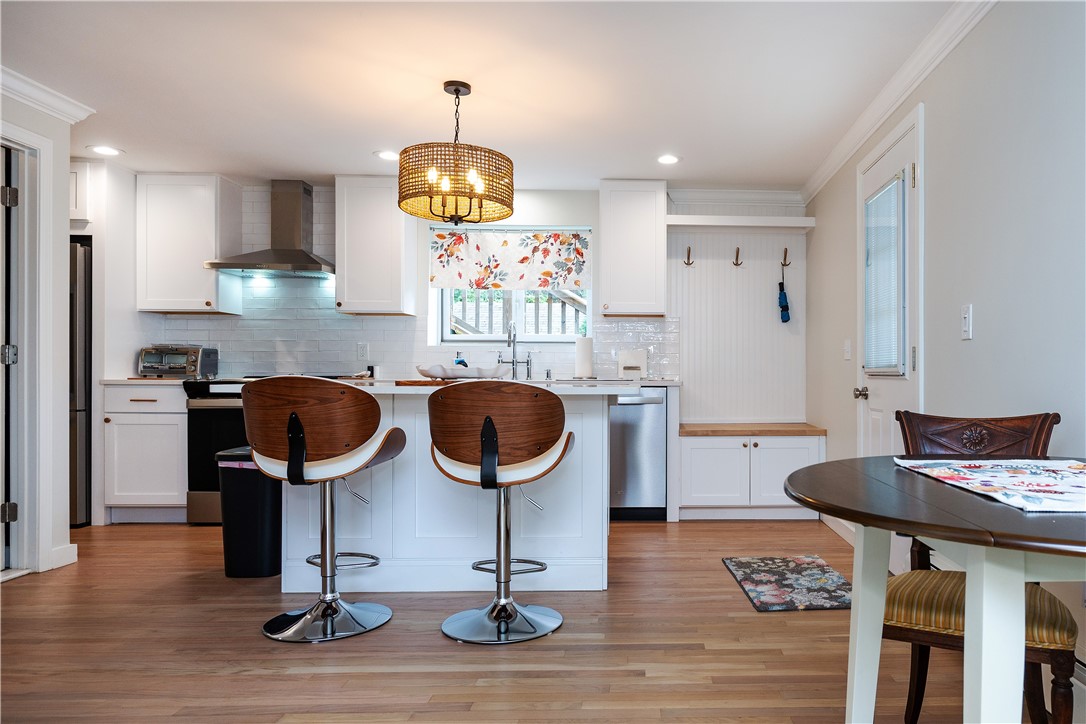 Newport, Rhode Island 02840, United States, 2 Bedrooms Bedrooms, ,2 BathroomsBathrooms,Residential,Active,202138