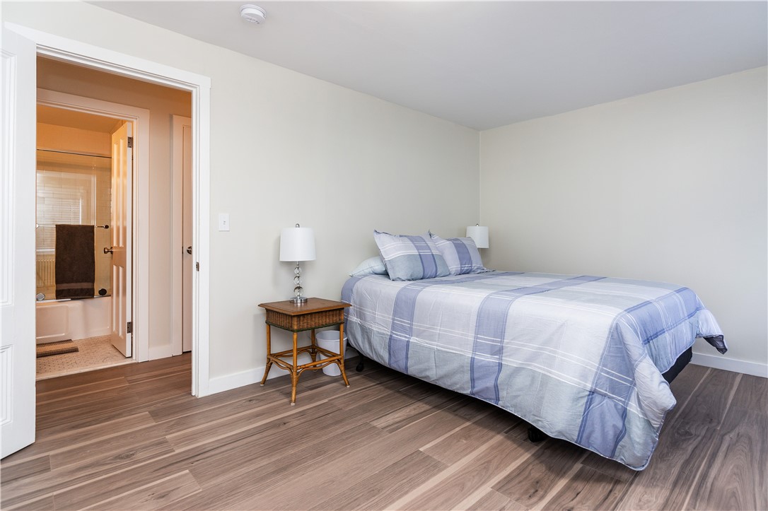 Newport, Rhode Island 02840, United States, 2 Bedrooms Bedrooms, ,2 BathroomsBathrooms,Residential,Active,202138