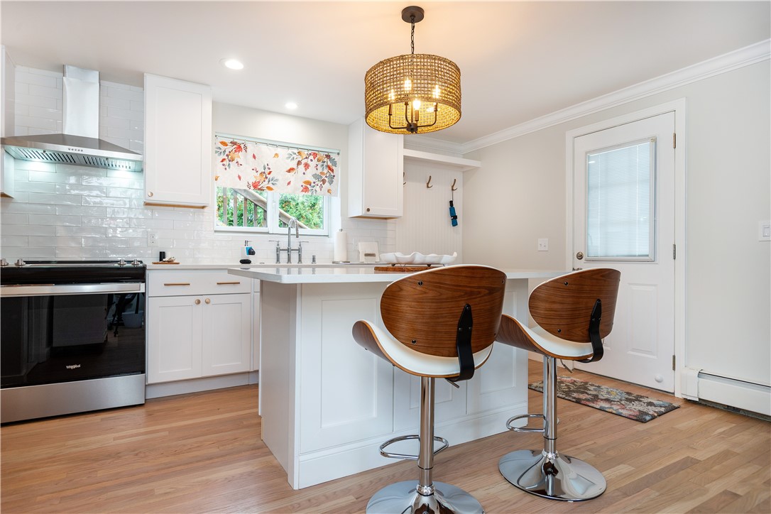 Newport, Rhode Island 02840, United States, 2 Bedrooms Bedrooms, ,2 BathroomsBathrooms,Residential,Active,202138