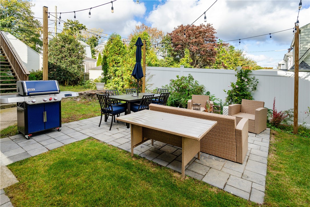 Newport, Rhode Island 02840, United States, 2 Bedrooms Bedrooms, ,2 BathroomsBathrooms,Residential,Active,202138