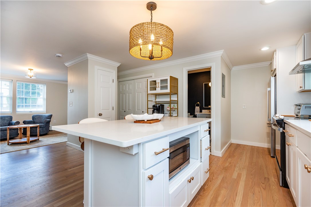 Newport, Rhode Island 02840, United States, 2 Bedrooms Bedrooms, ,2 BathroomsBathrooms,Residential,Active,202138