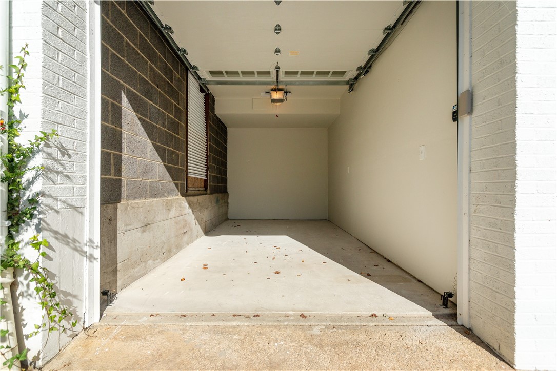 Newport, Rhode Island 02840, United States, 2 Bedrooms Bedrooms, ,2 BathroomsBathrooms,Residential,Active,202138