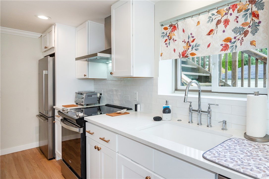 Newport, Rhode Island 02840, United States, 2 Bedrooms Bedrooms, ,2 BathroomsBathrooms,Residential,Active,202138