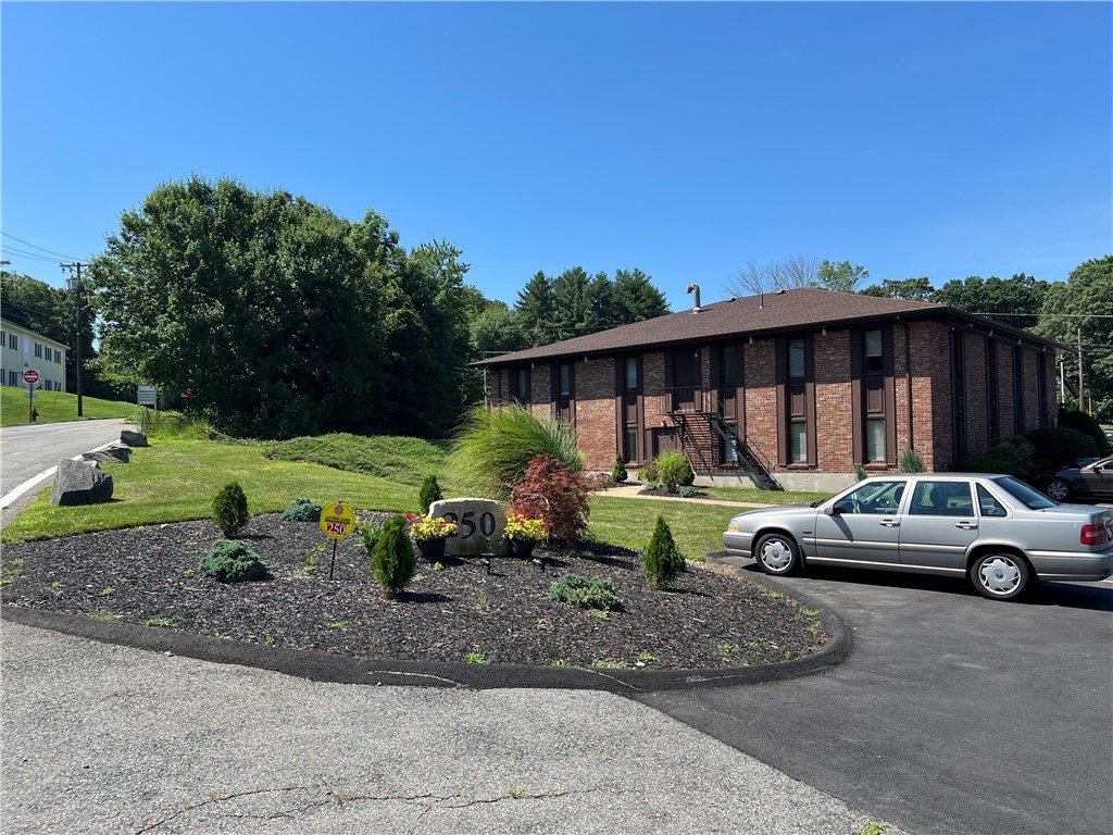 250 Eddie Dowling Highway 2