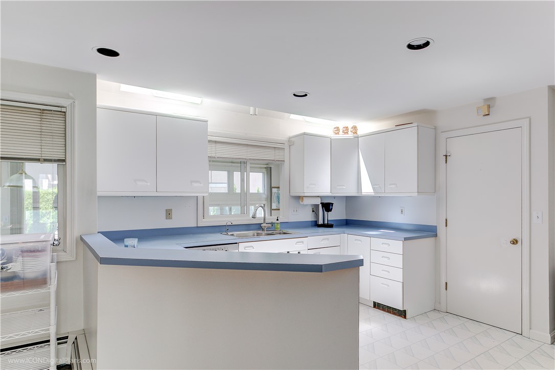 Newport, Rhode Island 02840, United States, 3 Bedrooms Bedrooms, ,3 BathroomsBathrooms,Residential,Active,16214