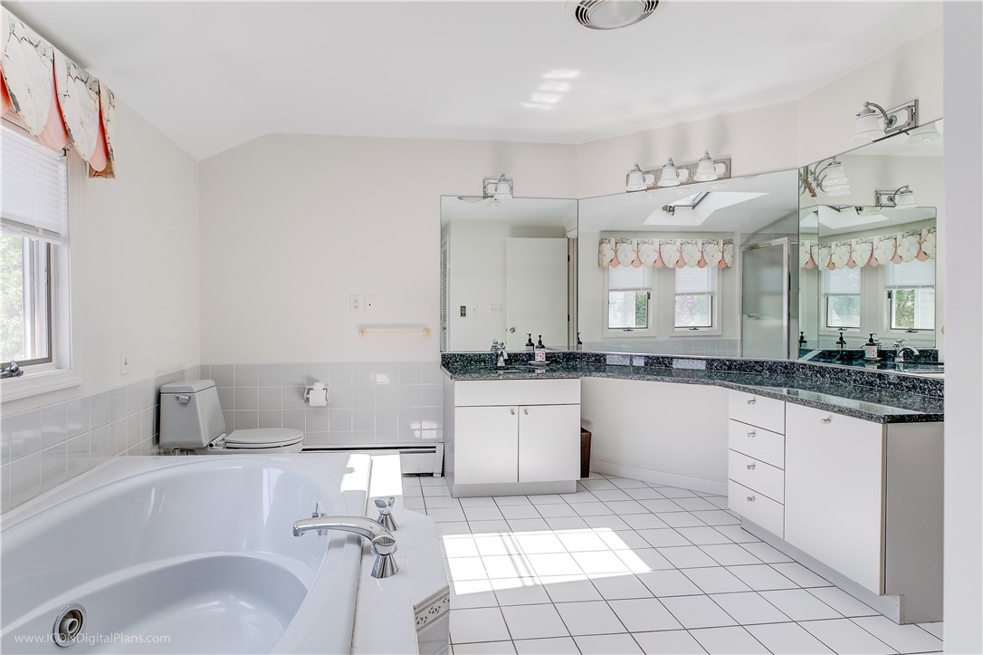 Newport, Rhode Island 02840, United States, 3 Bedrooms Bedrooms, ,3 BathroomsBathrooms,Residential,Active,16214