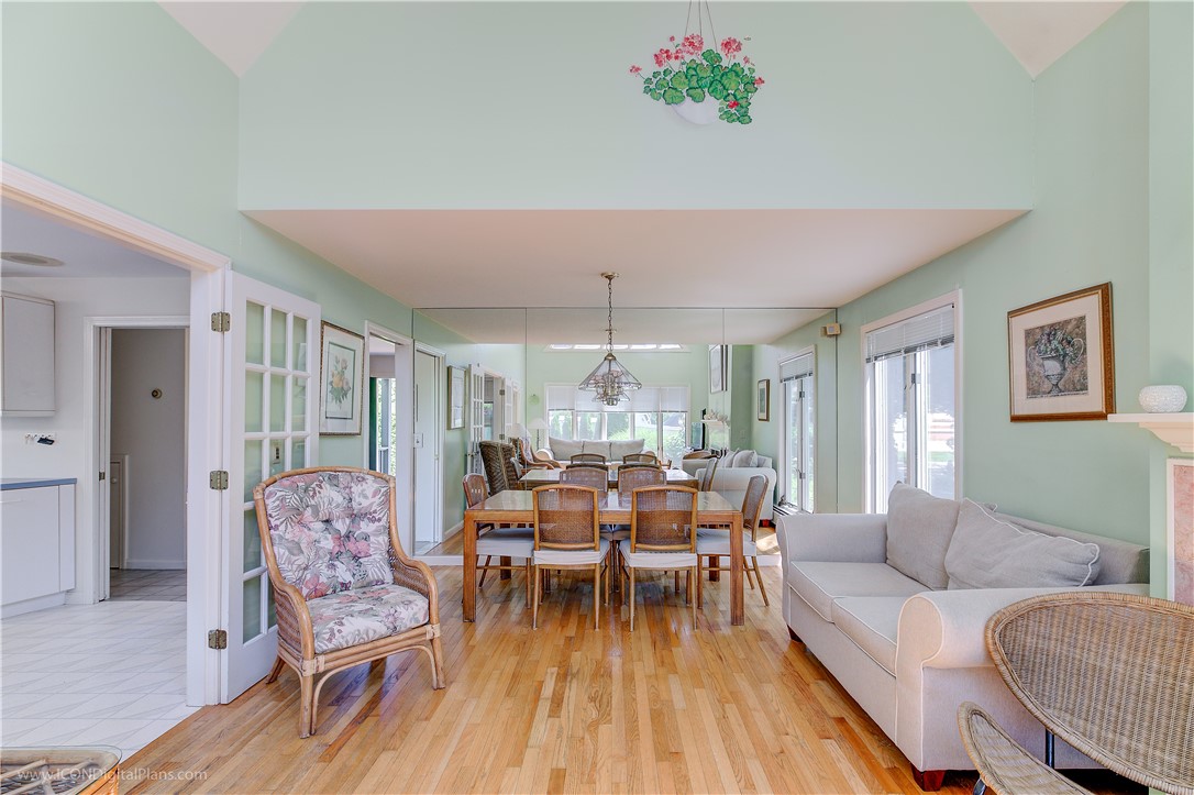 Newport, Rhode Island 02840, United States, 3 Bedrooms Bedrooms, ,3 BathroomsBathrooms,Residential,Active,16214