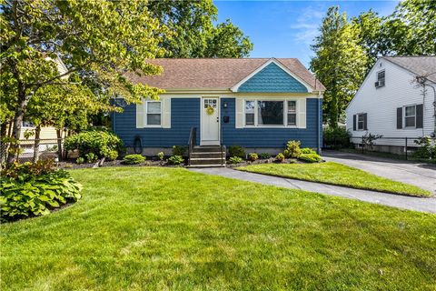 77 Thurston Street East Providence RI 02915
