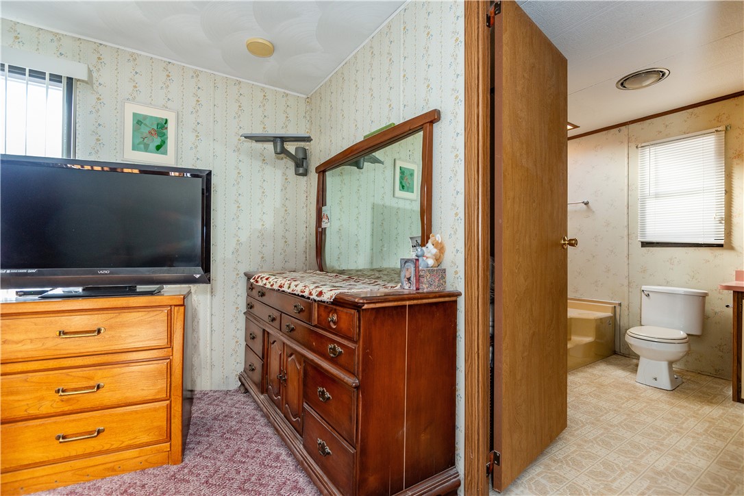 West Greenwich, Rhode Island 02817, United States, 2 Bedrooms Bedrooms, ,2 BathroomsBathrooms,Residential,Active,124809