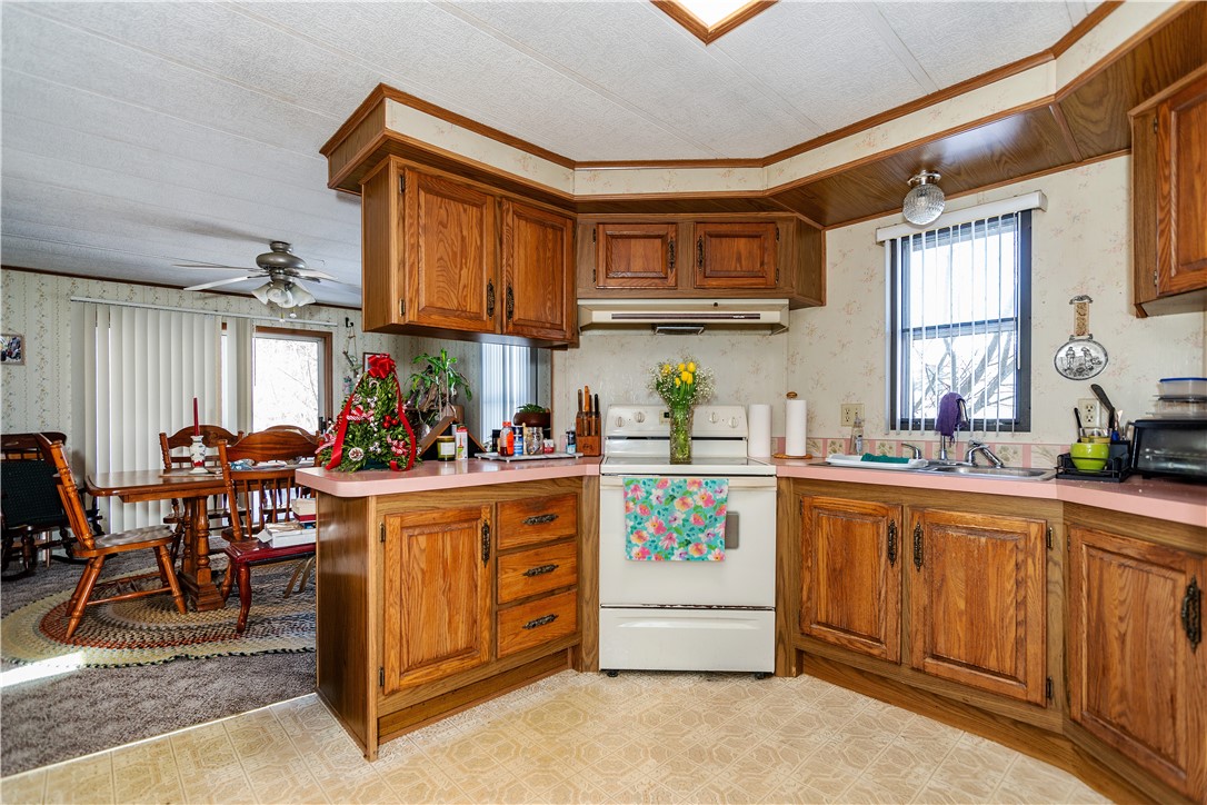 West Greenwich, Rhode Island 02817, United States, 2 Bedrooms Bedrooms, ,2 BathroomsBathrooms,Residential,Active,124809