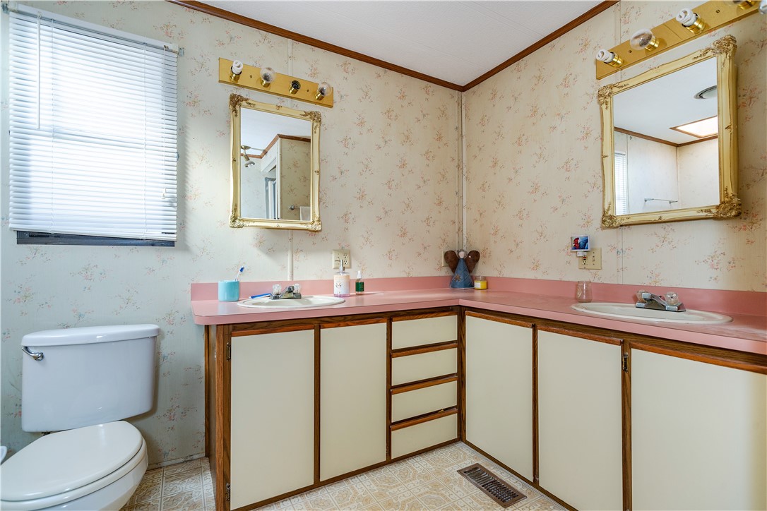 West Greenwich, Rhode Island 02817, United States, 2 Bedrooms Bedrooms, ,2 BathroomsBathrooms,Residential,Active,124809