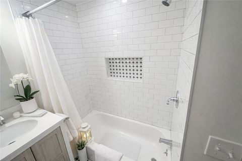 15 Rock Street 1 Bristol RI 02809