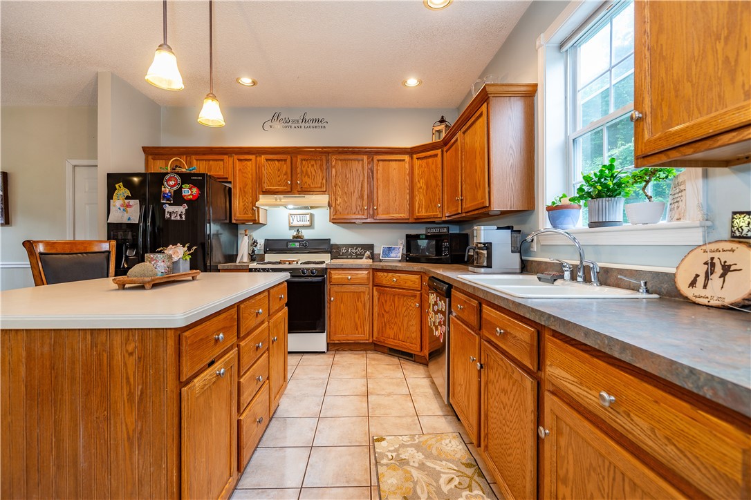 Coventry, Rhode Island 02816, United States, 3 Bedrooms Bedrooms, ,3 BathroomsBathrooms,Residential,Active,150014