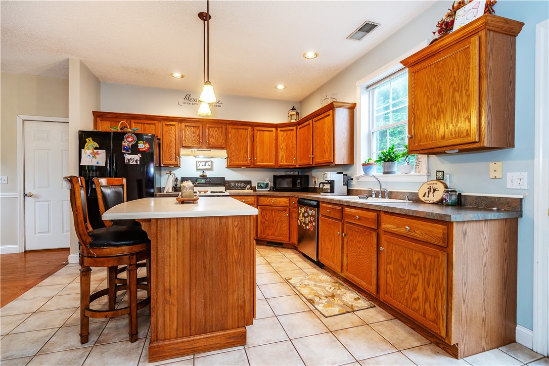 Coventry, Rhode Island 02816, United States, 3 Bedrooms Bedrooms, ,3 BathroomsBathrooms,Residential,Active,150014