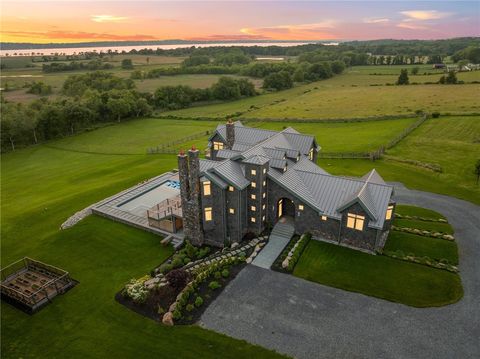 82 Nonquit Lane Tiverton RI 02878