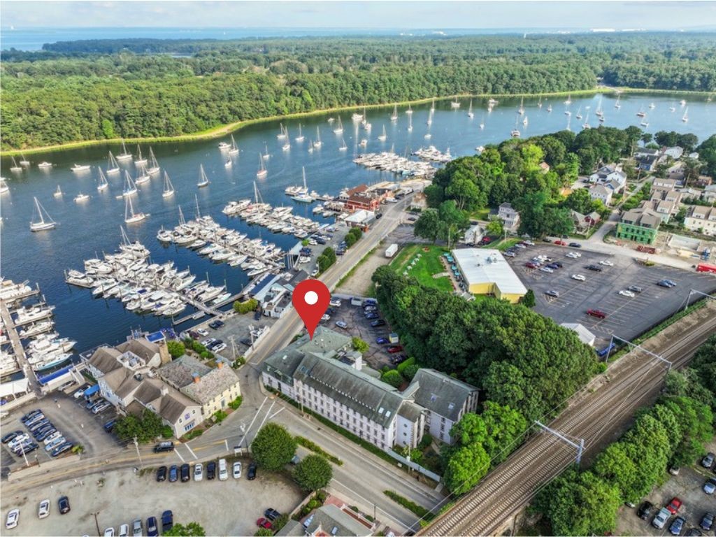 East Greenwich, Rhode Island 02818, United States, 1 Bedroom Bedrooms, ,1 BathroomBathrooms,Residential,Active,182027