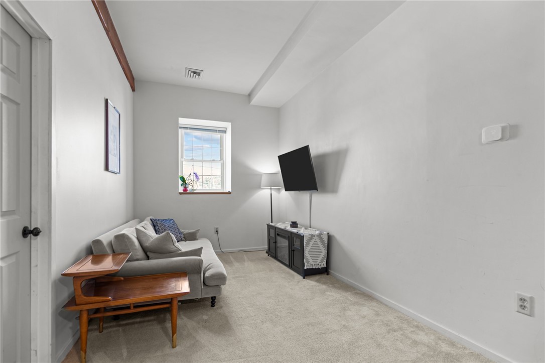 East Greenwich, Rhode Island 02818, United States, 1 Bedroom Bedrooms, ,1 BathroomBathrooms,Residential,Active,182027