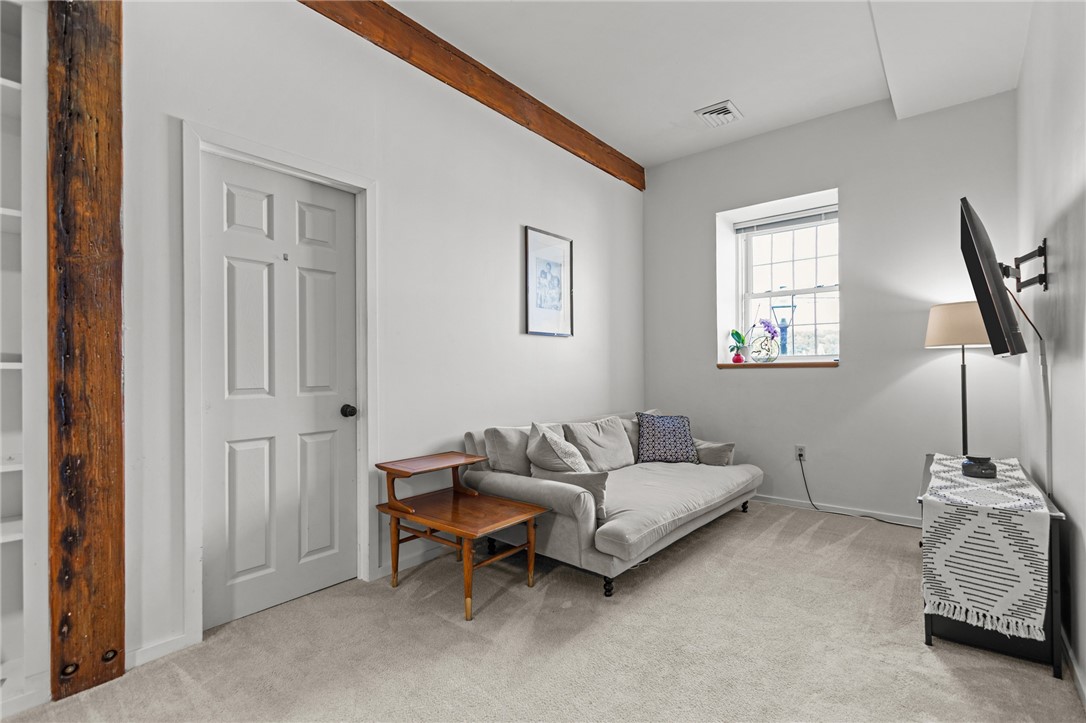 East Greenwich, Rhode Island 02818, United States, 1 Bedroom Bedrooms, ,1 BathroomBathrooms,Residential,Active,182027