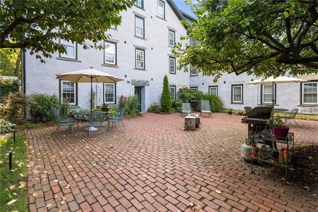 East Greenwich, Rhode Island 02818, United States, 1 Bedroom Bedrooms, ,1 BathroomBathrooms,Residential,Active,182027