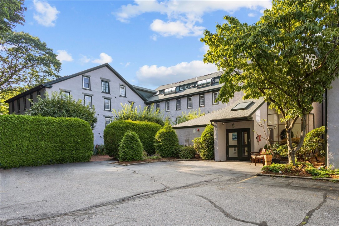 East Greenwich, Rhode Island 02818, United States, 1 Bedroom Bedrooms, ,1 BathroomBathrooms,Residential,Active,182027