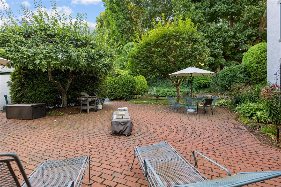 East Greenwich, Rhode Island 02818, United States, 1 Bedroom Bedrooms, ,1 BathroomBathrooms,Residential,Active,182027