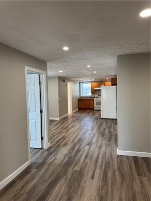 144 BROAD ST APT 4, CUMBERLAND, RI 02864 - Image 4dc5b8c40993d0f5f17bc7d5335cf59e/3516073602