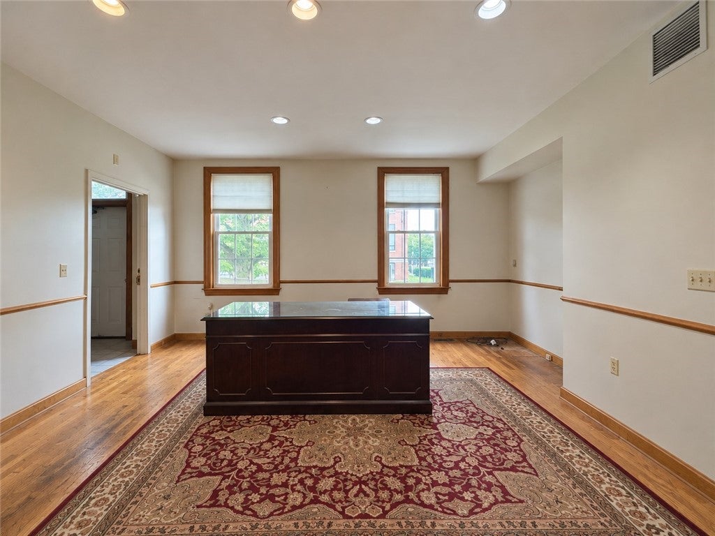 1 Grove Avenue