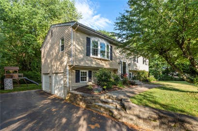 22 Kinnicutt Avenue Warren RI 02885